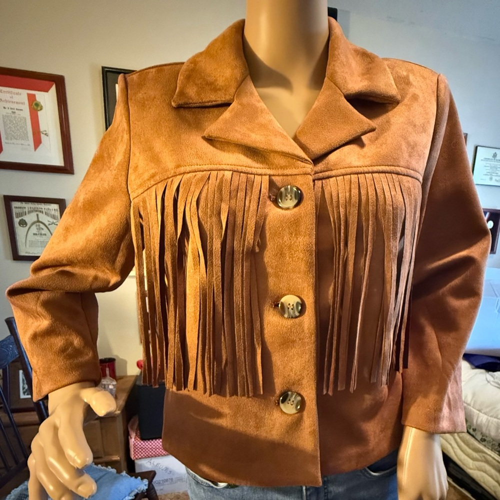 NEW YORK CLOTHING COMPANY Camel Fringe Suede-Style Jacket. NWOT 
Gorgeous!! ♥️💋